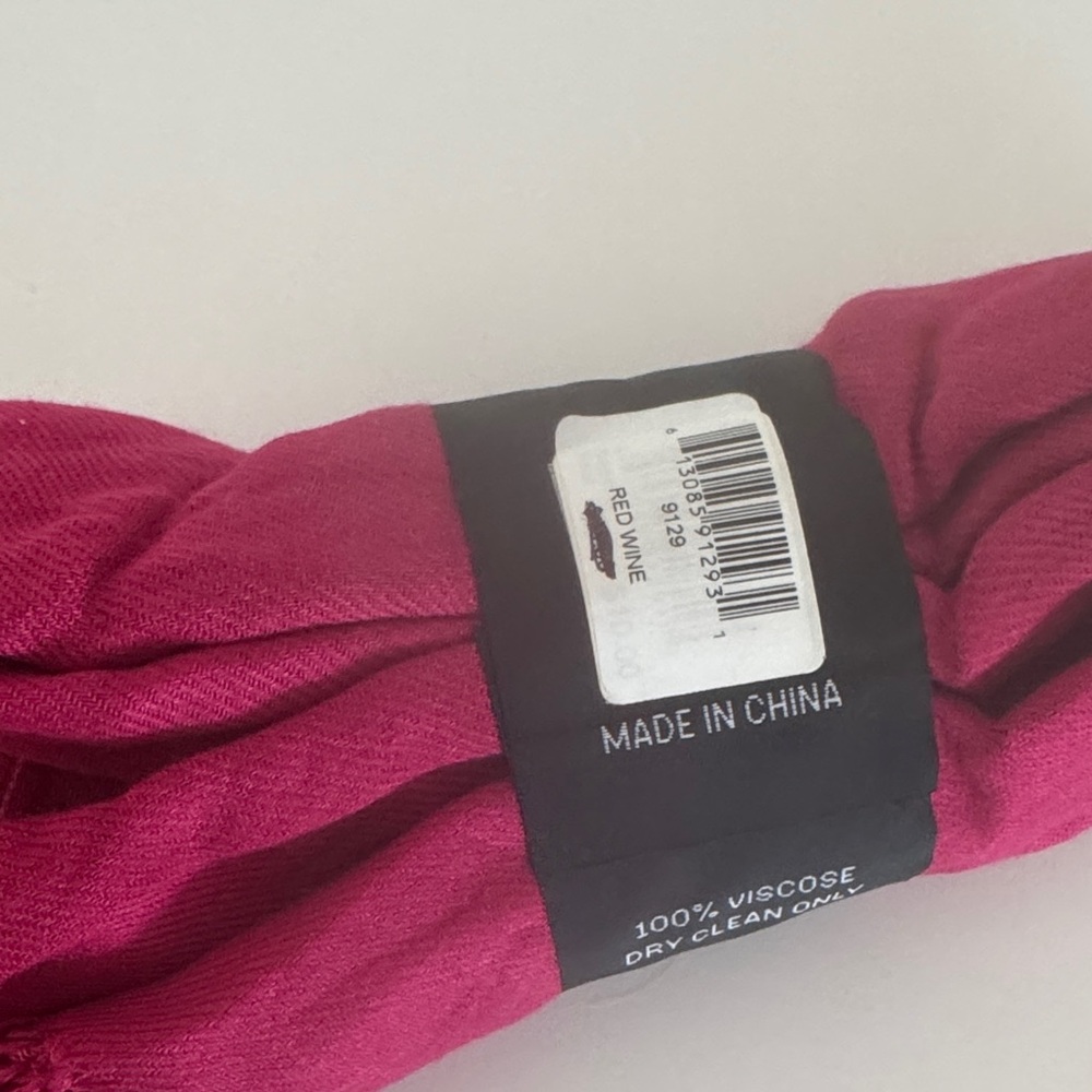 Altare Pashmina Shawl in Vibrant Pink - Picture 2 of 2